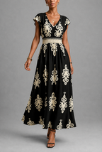 Cassis | Vestido maxi barroco con escote en V