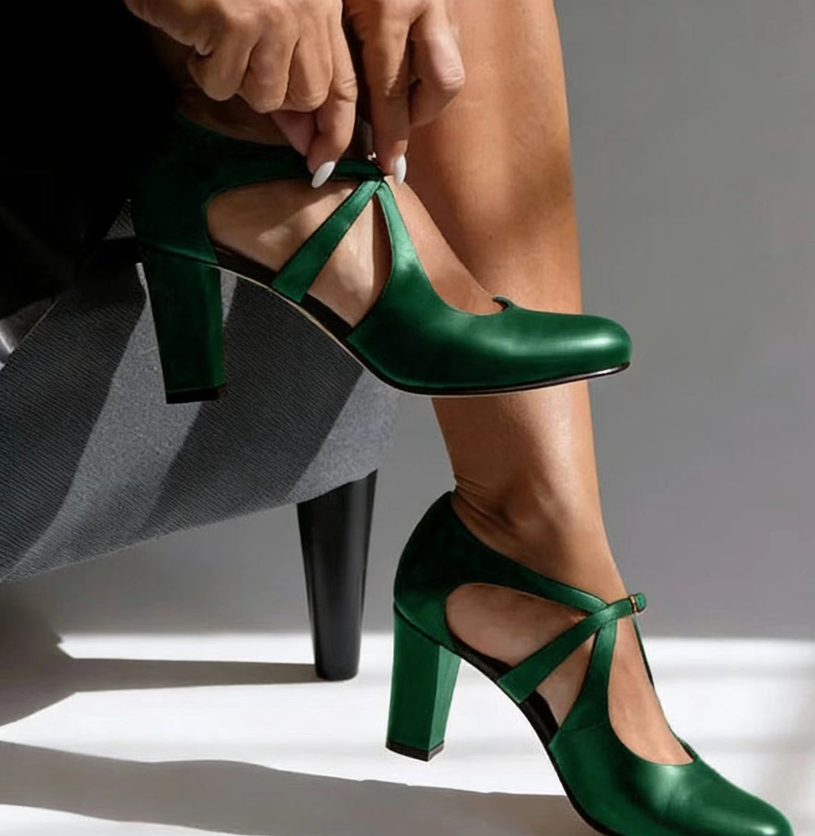 Herminia | Escarpín de Piel con Tira y Tacón Bloque