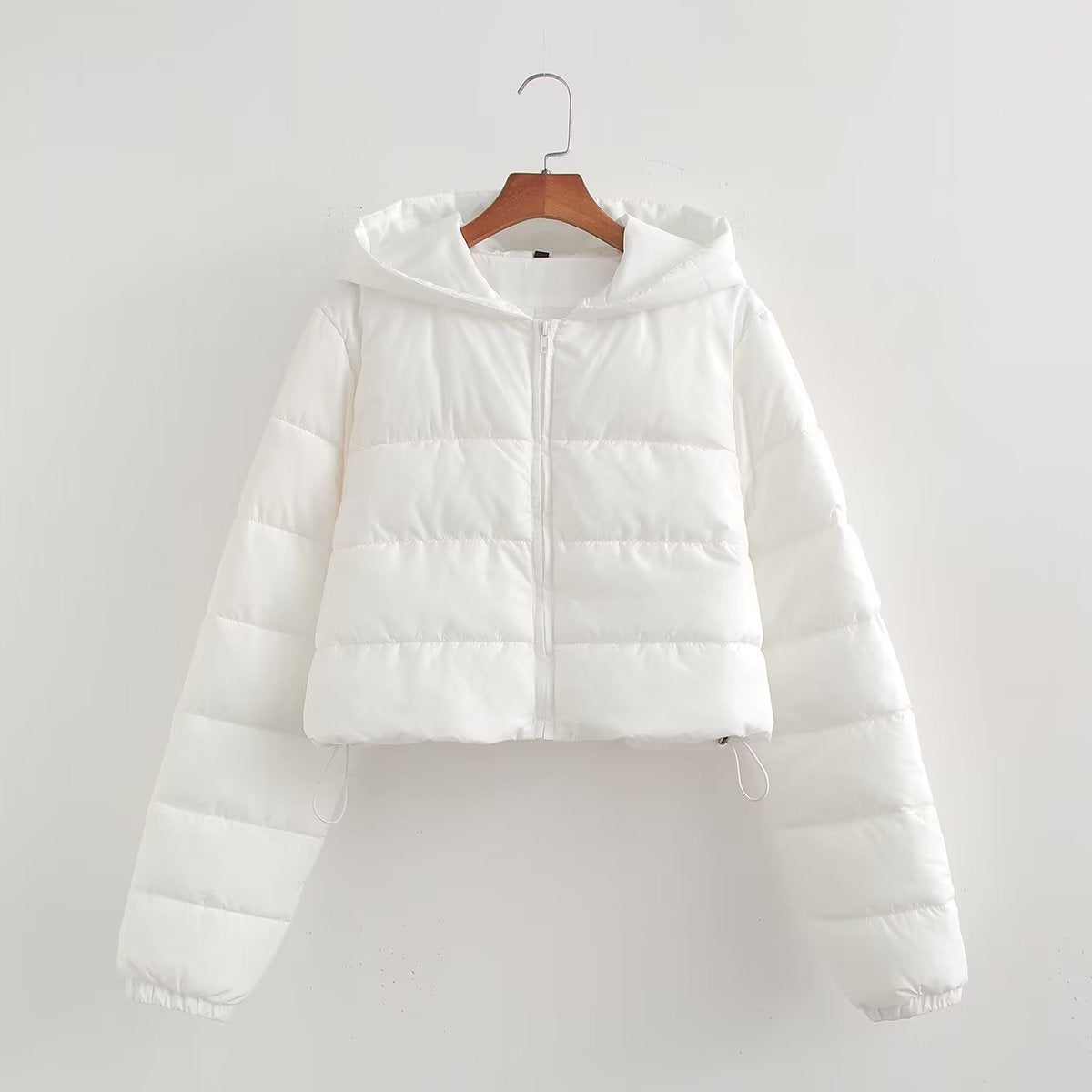 Aída | Chaqueta con capucha moderna y versátil