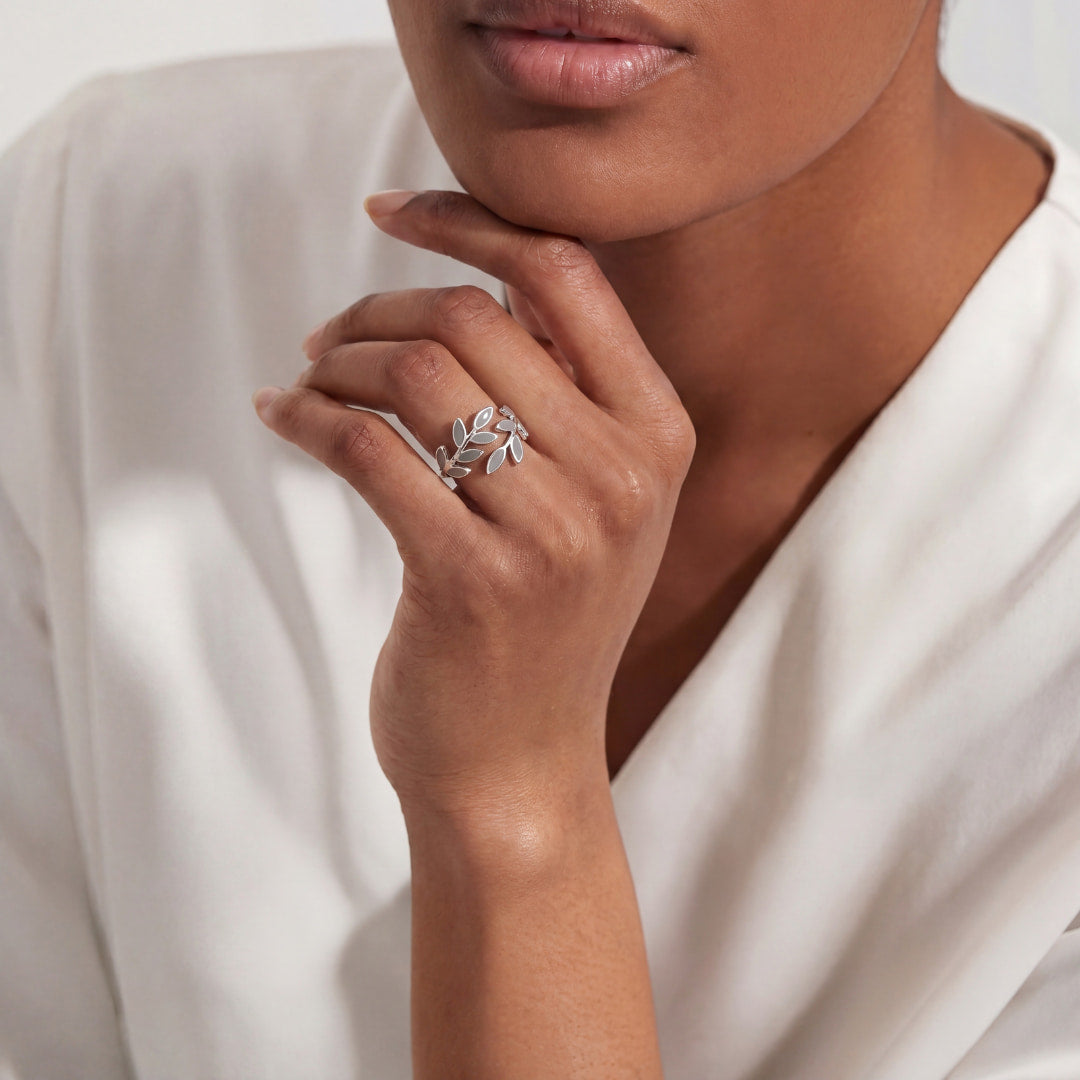 Nina | Anillo con Hoja y Ópalo Gris