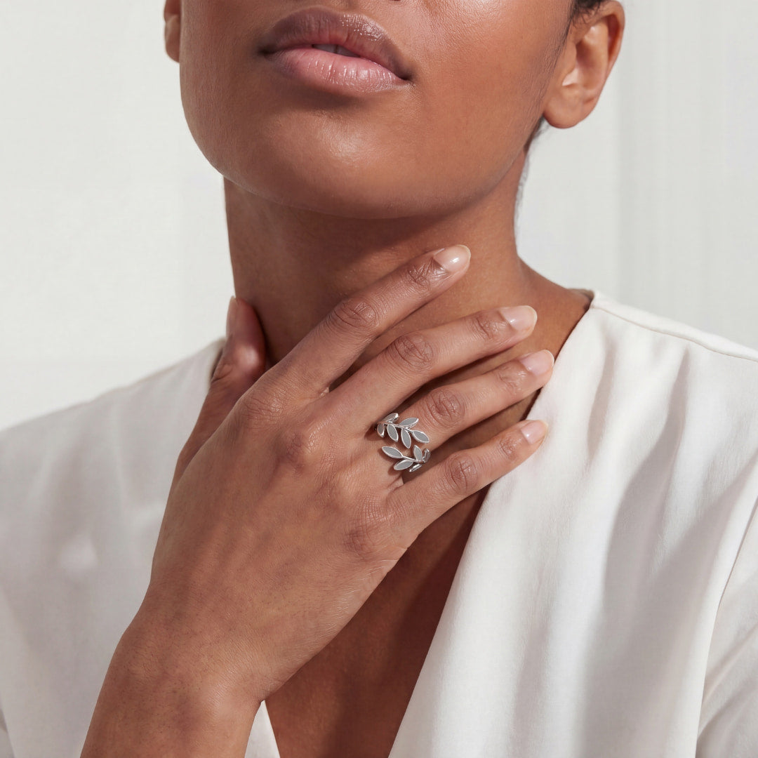 Nina | Anillo con Hoja y Ópalo Gris