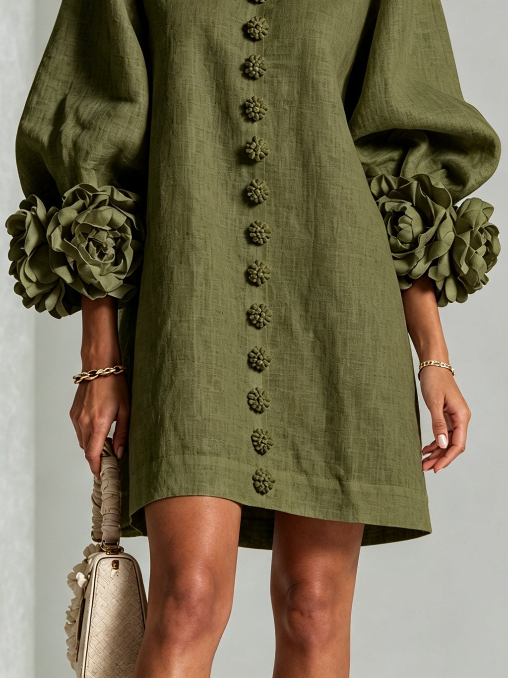 Rocío | Vestido Mini Camisero Floral Verde Oliva con Puños Florales Extravagantes