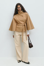 Cayetana | Capa elegante con cintura ajustable