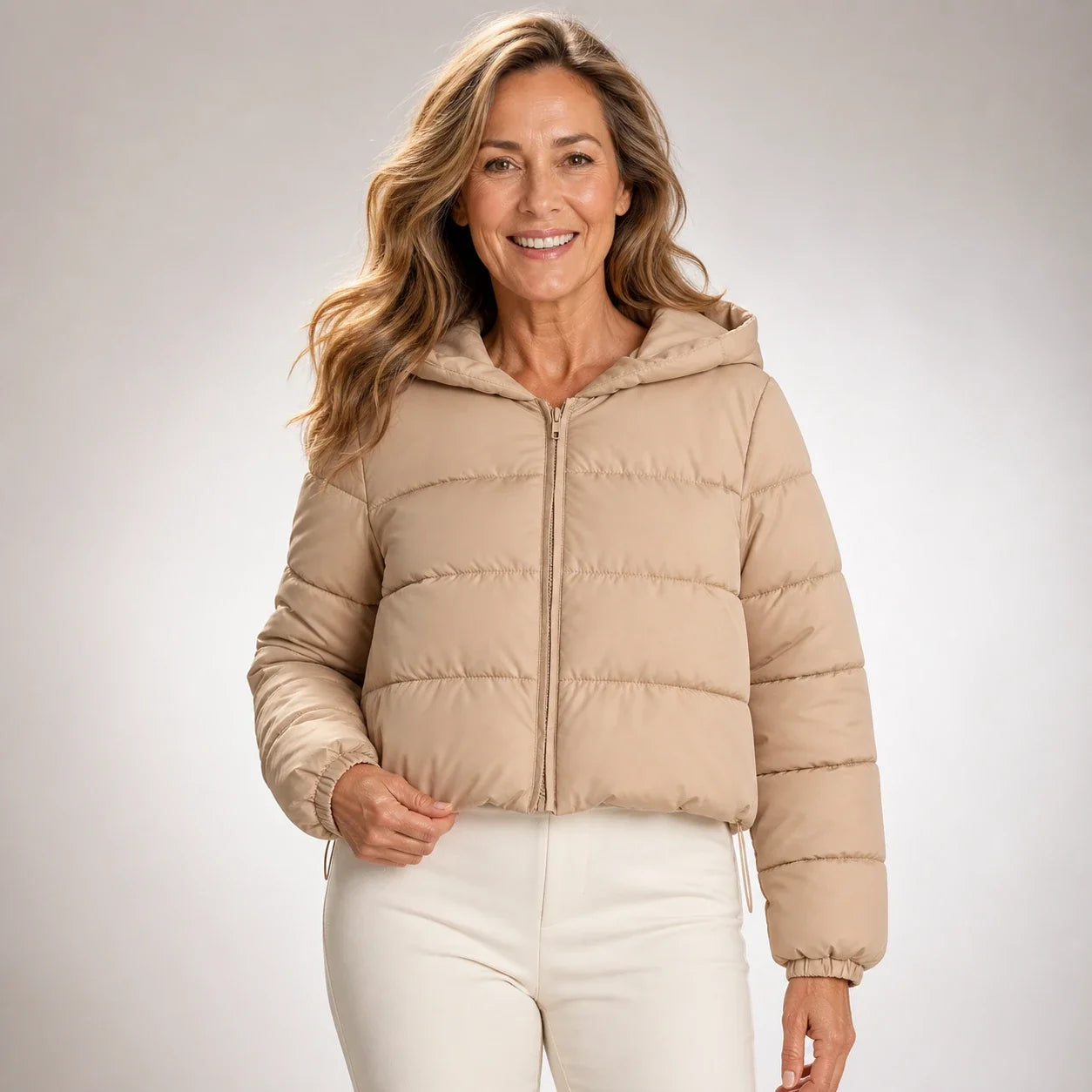 Aída | Chaqueta con capucha moderna y versátil