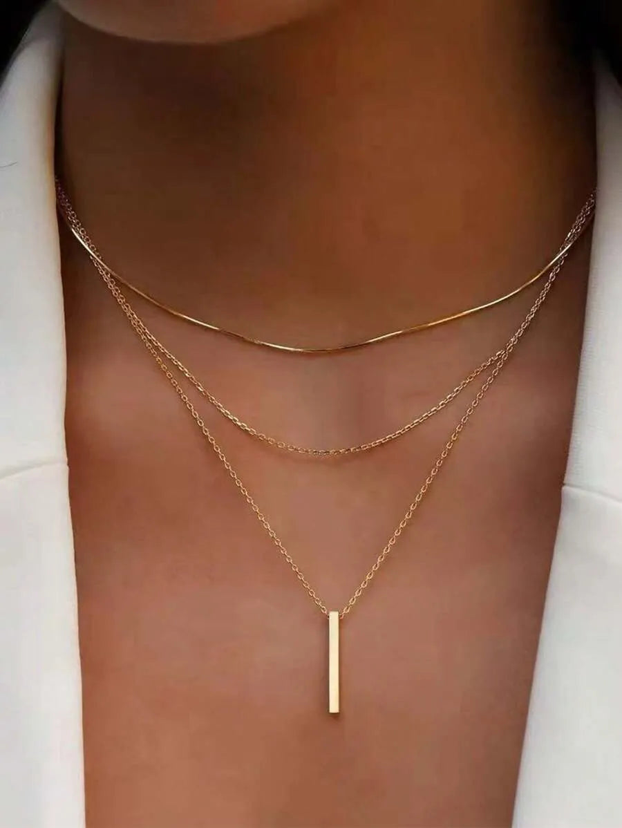 Collar multicapa minimalista