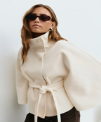 Cayetana | Capa elegante con cintura ajustable