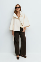 Cayetana | Capa elegante con cintura ajustable