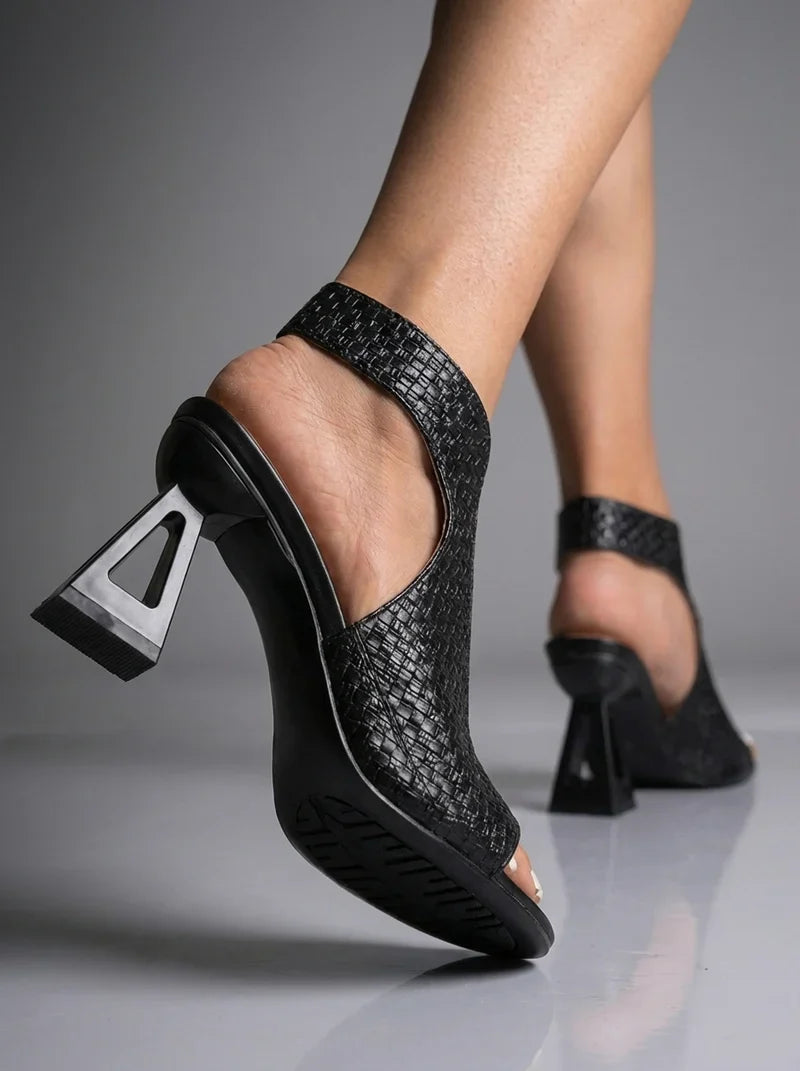 Victoria | Elegantes sandalias trenzadas